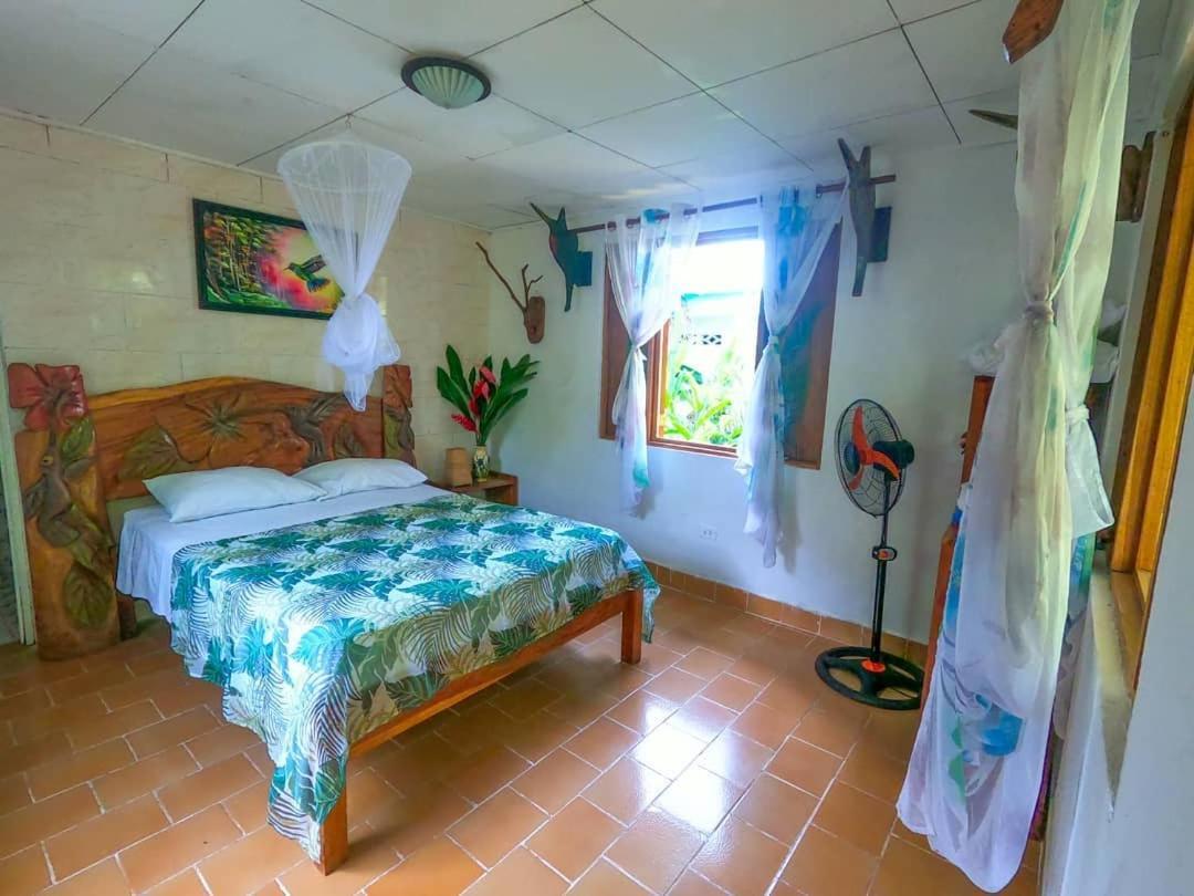 Cabinas Tito Cahuita Exterior foto