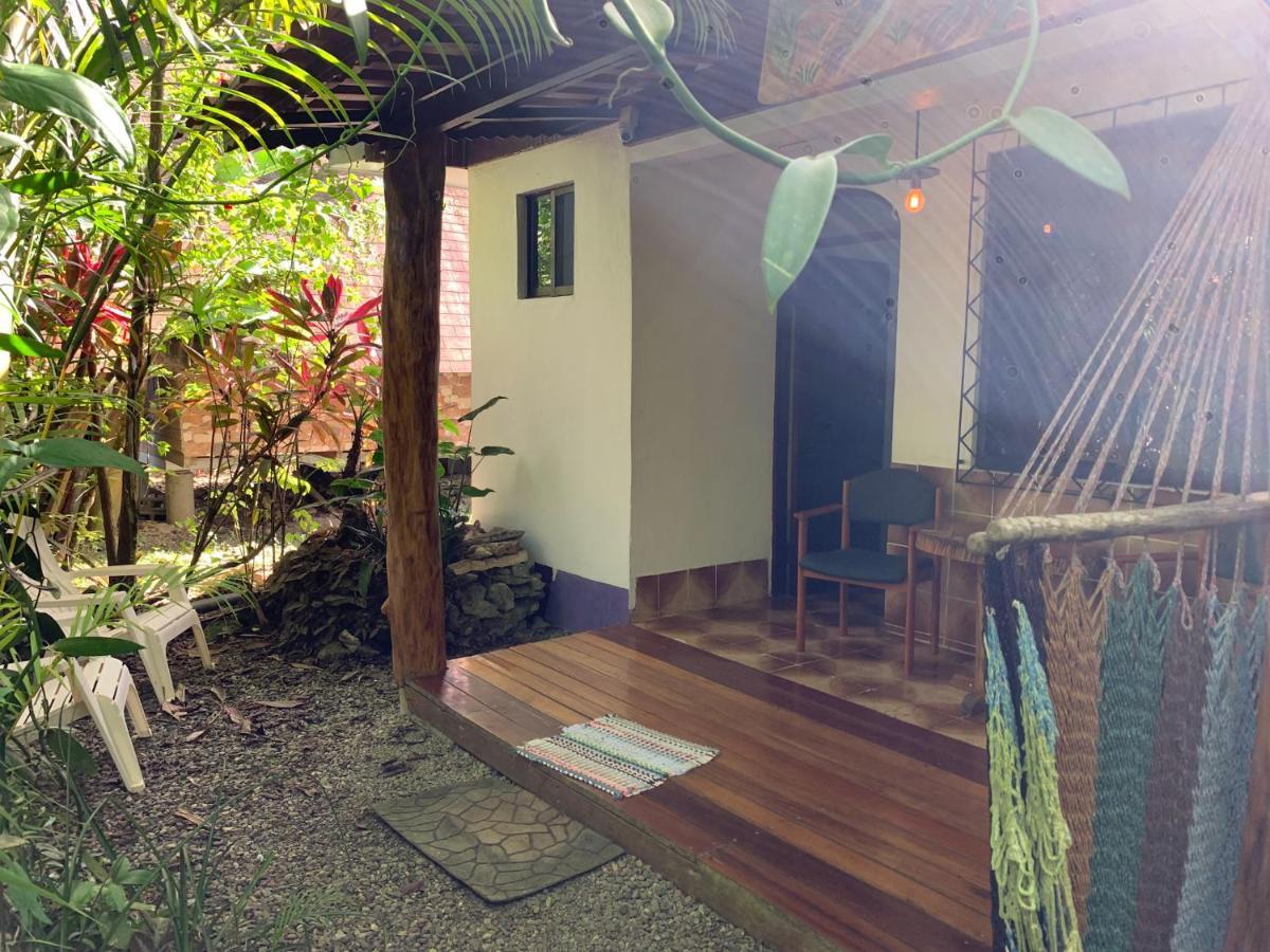 Cabinas Tito Cahuita Exterior foto
